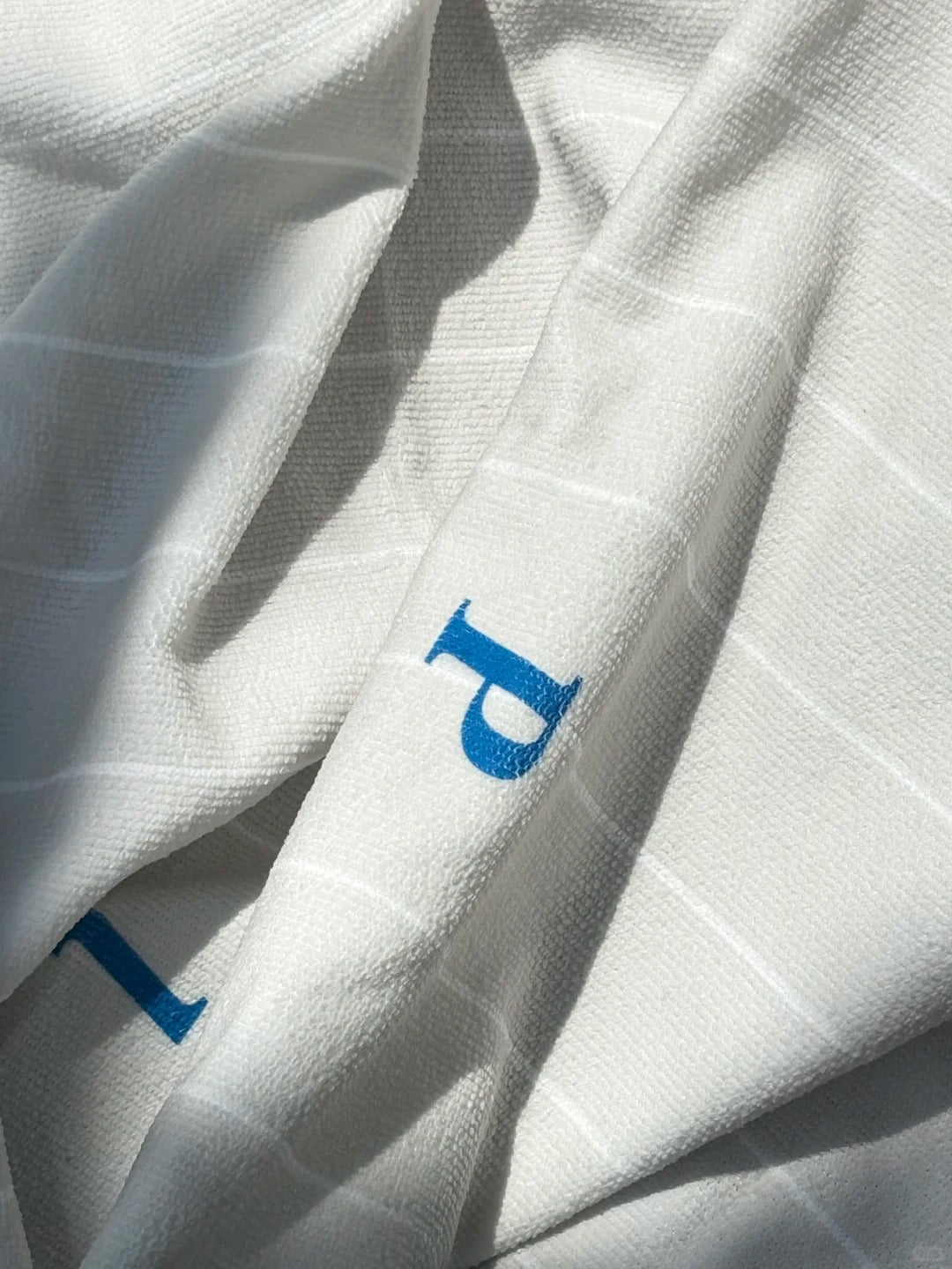 TROVE & TONE WILD QUICK-DRY BEACH TOWEL  |  TROVE & TONE
