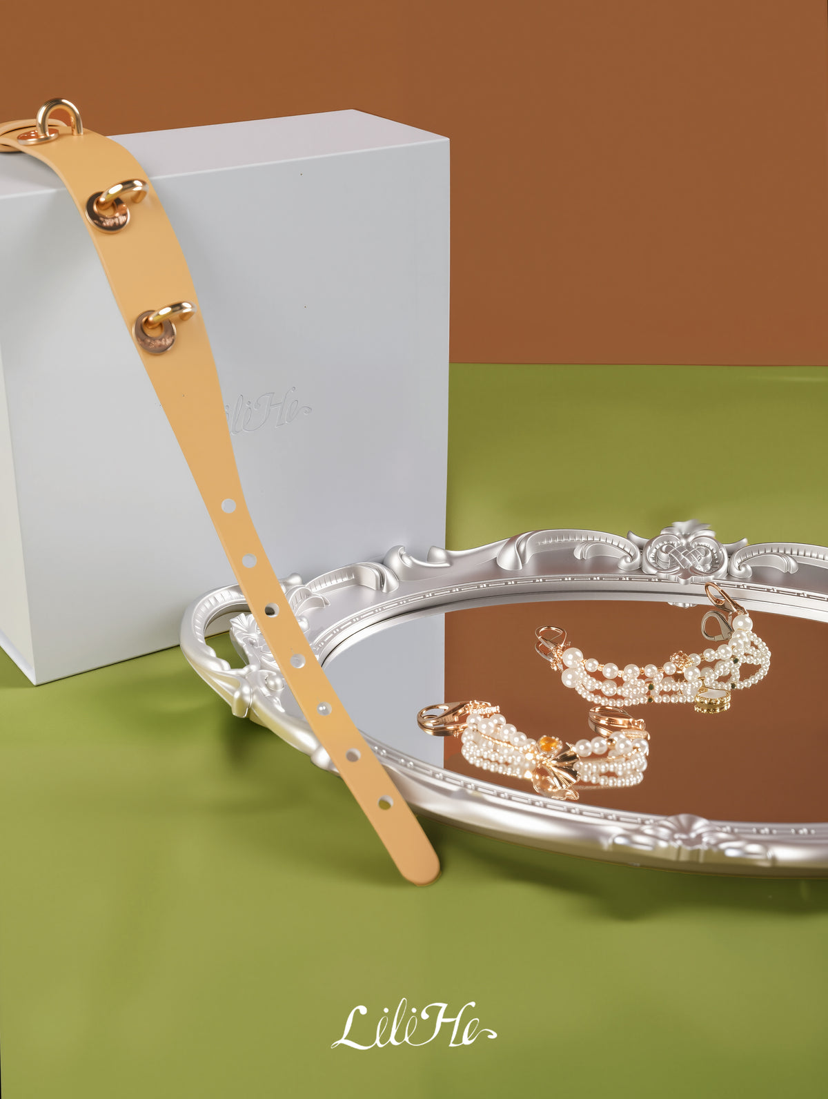 GLOW MAPLE PET NECKLACE