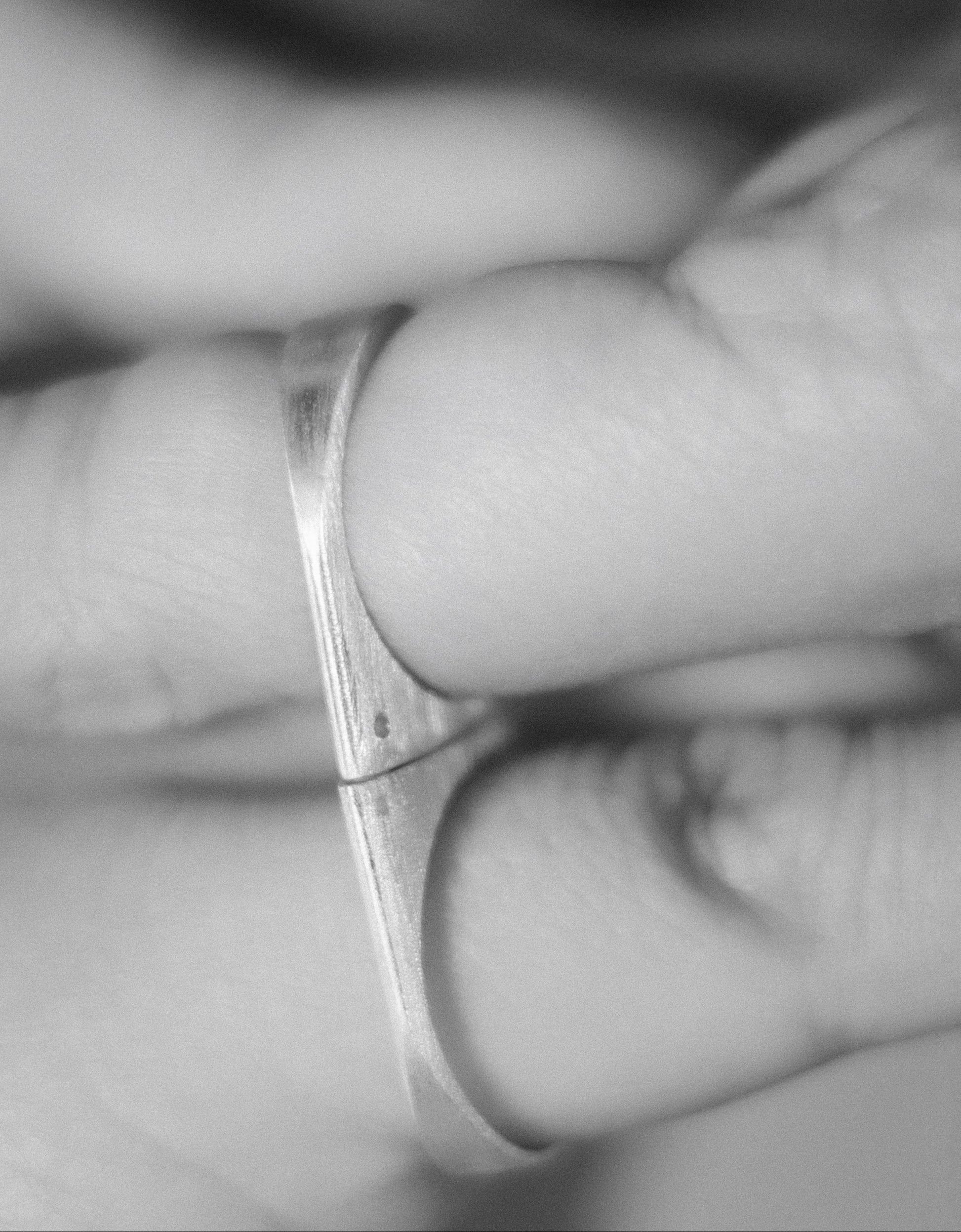  ON IISLAND CAPSULE COUPLE RING - CONCAVE |  TROVE & TONE
