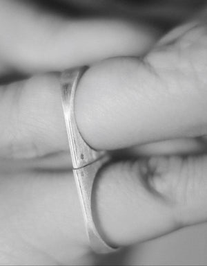  ON IISLAND CAPSULE COUPLE RING - CONCAVE |  TROVE & TONE